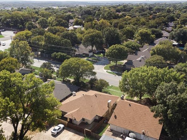 715  Oakwood Lane , Arlington Texas 76012