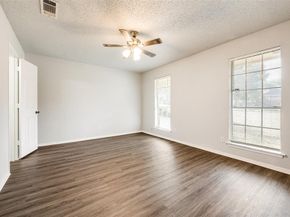 715  Oakwood Lane , Arlington Texas 76012