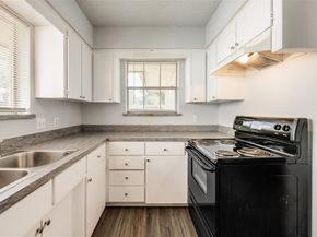 715  Oakwood Lane , Arlington Texas 76012