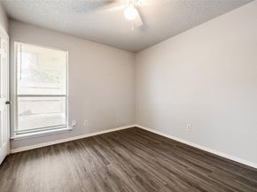 715  Oakwood Lane , Arlington Texas 76012