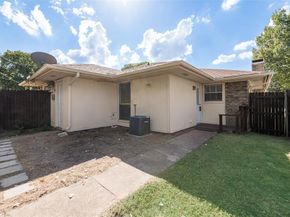 715  Oakwood Lane , Arlington Texas 76012