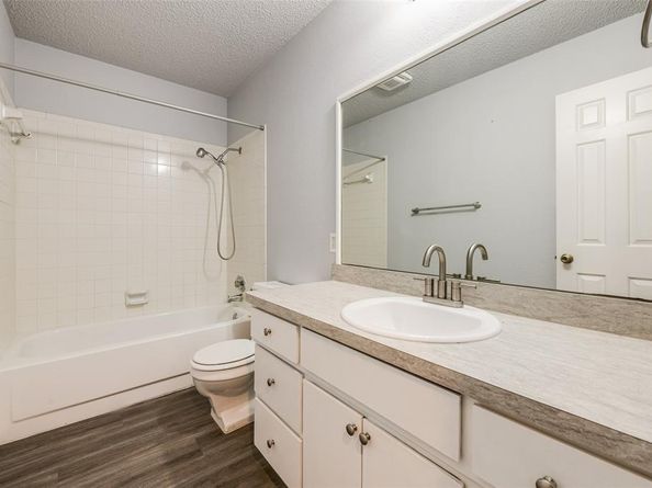 715  Oakwood Lane , Arlington Texas 76012