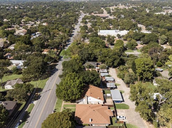 715  Oakwood Lane , Arlington Texas 76012