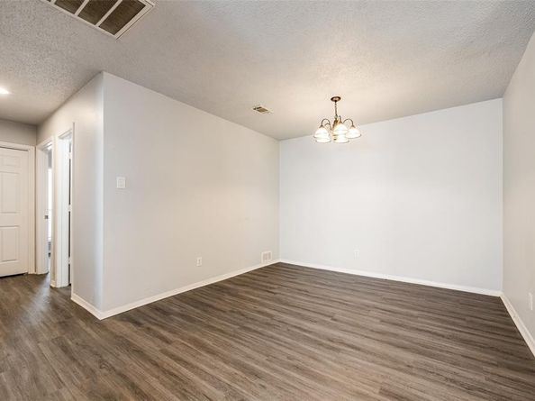 715  Oakwood Lane , Arlington Texas 76012