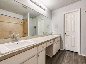 715  Oakwood Lane , Arlington Texas 76012