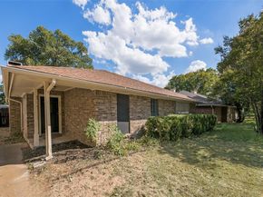 715  Oakwood Lane , Arlington Texas 76012
