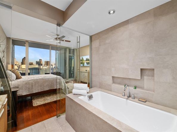 2900  Mckinnon Street  2601, Dallas Texas 75201