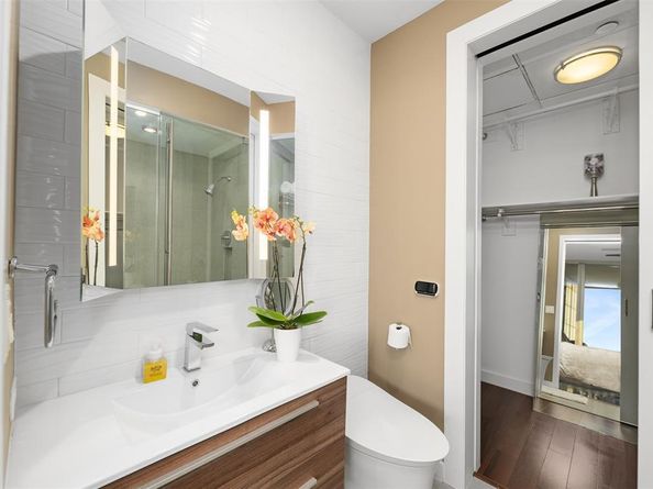 2900  Mckinnon Street  2601, Dallas Texas 75201