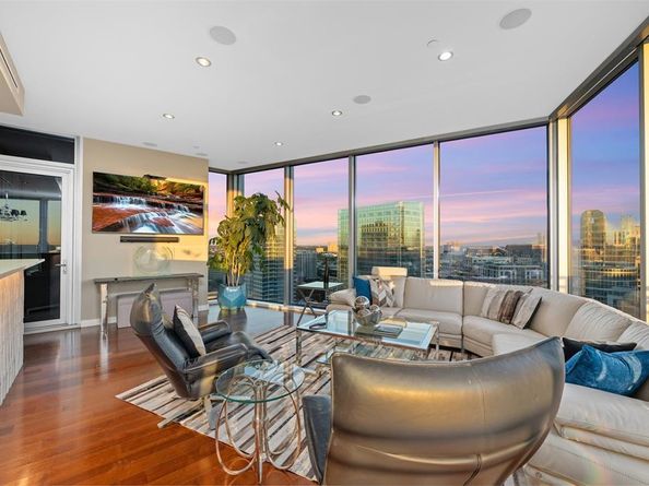 2900  Mckinnon Street  2601, Dallas Texas 75201