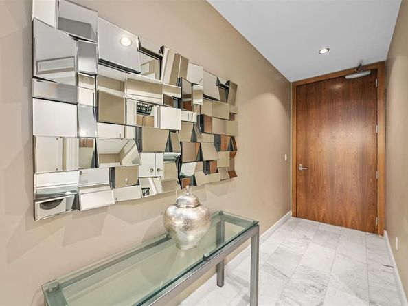 2900  Mckinnon Street  2601, Dallas Texas 75201