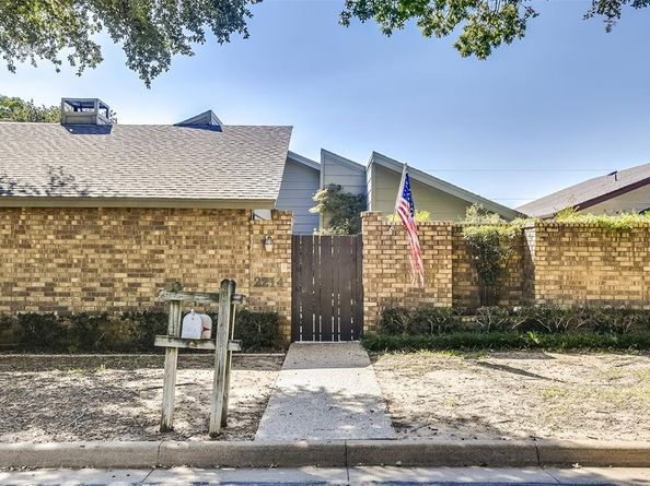 2214  Winter Sunday Way , Arlington Texas 76012