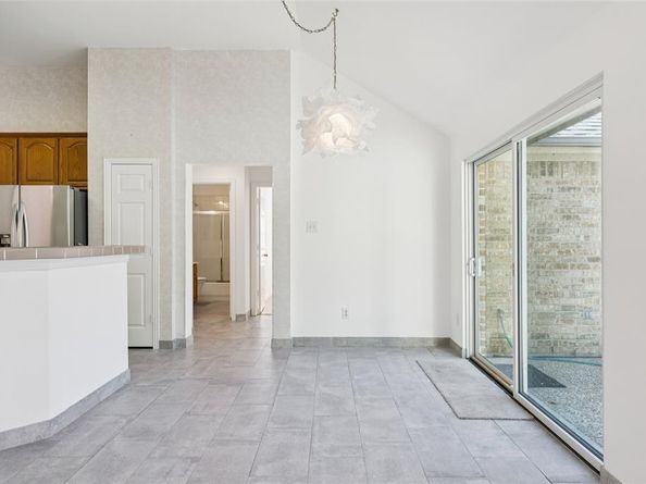 9325  Vista Circle , Irving Texas 75063
