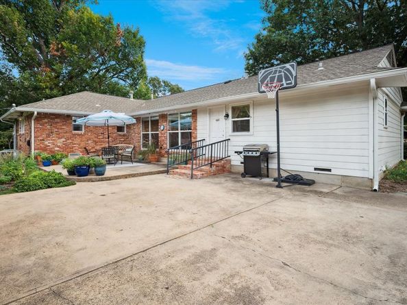 3843  Martha Lane , Dallas Texas 75229