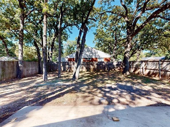 1820  Oak Tree Lane , Arlington Texas 76013