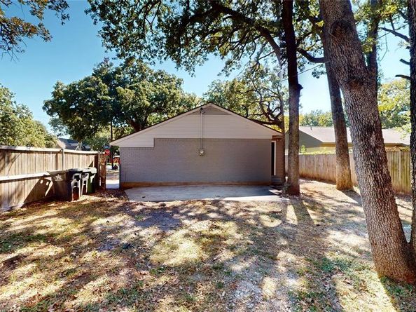 1820  Oak Tree Lane , Arlington Texas 76013