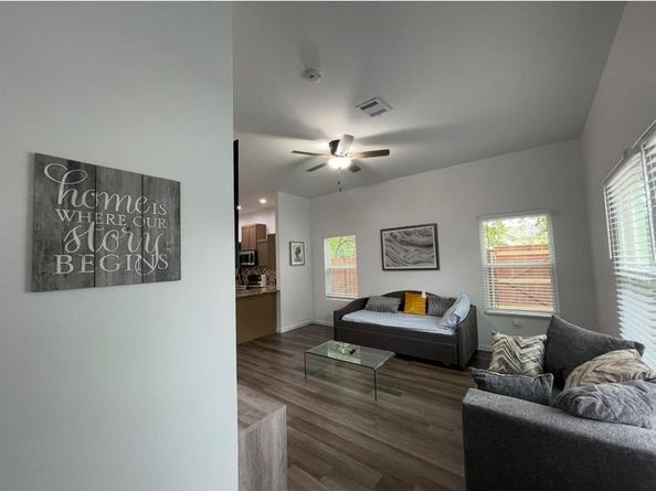 1121 E Annie Street , Fort Worth Texas 76104