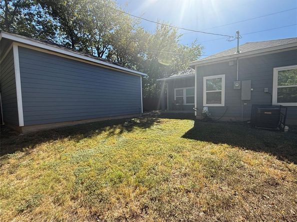1121 E Annie Street , Fort Worth Texas 76104