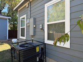 1121 E Annie Street , Fort Worth Texas 76104