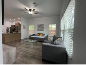 1121 E Annie Street , Fort Worth Texas 76104