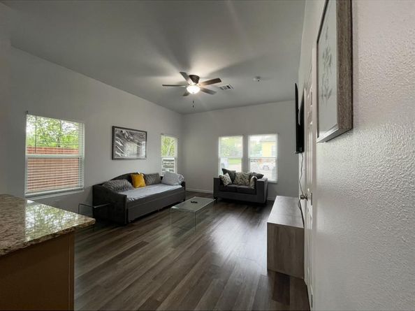 1121 E Annie Street , Fort Worth Texas 76104