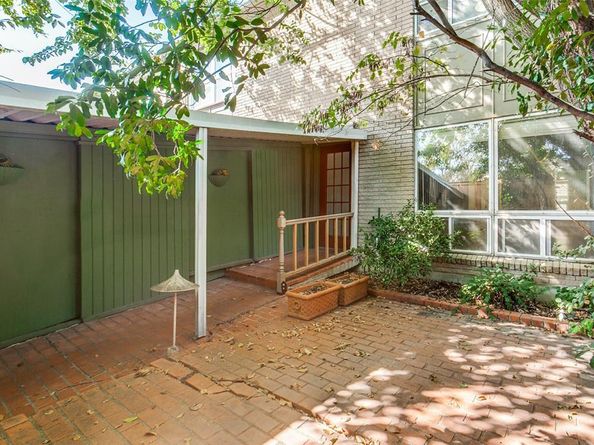 7526 W Northwest Highway  2, Dallas Texas 75225