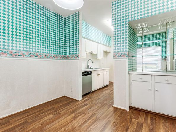 7526 W Northwest Highway  2, Dallas Texas 75225