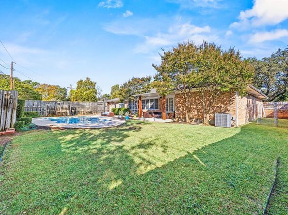 3806  Shady Hill Drive , Dallas Texas 75229