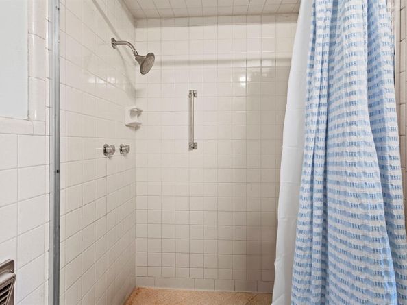 6903  Woodhill Road , Dallas Texas 75217