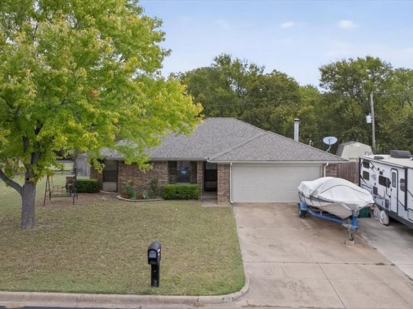 405  Nita Court , Crowley Texas 76036