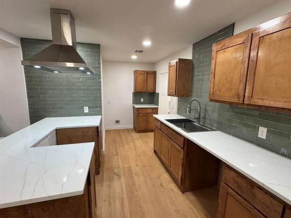 2432  Jonesboro Avenue , Dallas Texas 75228