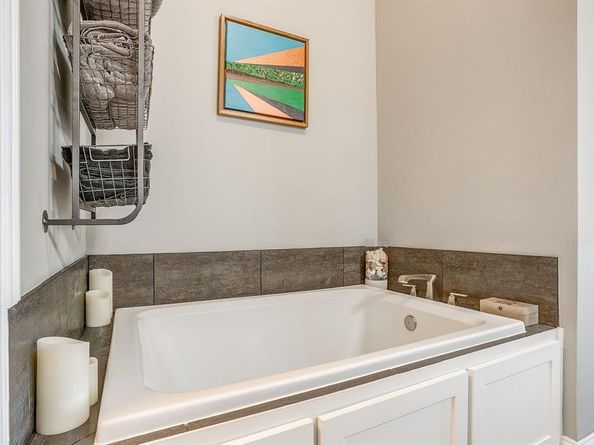 1003  Hurricane Creek Trail , Arlington Texas 76005