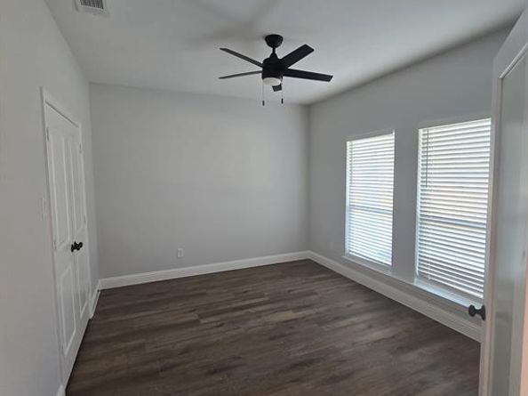 1402  Strickland Street , Dallas Texas 75216