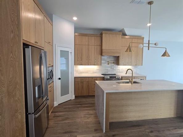 1402  Strickland Street , Dallas Texas 75216