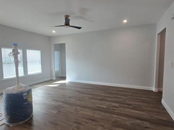 1402  Strickland Street , Dallas Texas 75216