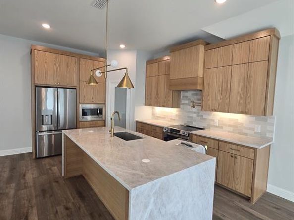 1402  Strickland Street , Dallas Texas 75216