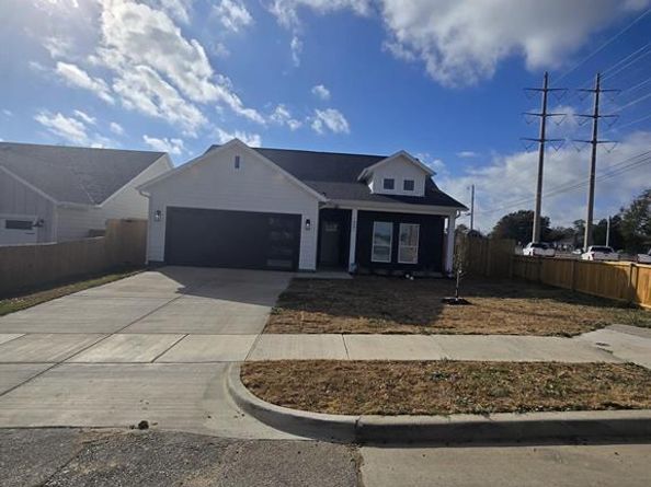 1402  Strickland Street , Dallas Texas 75216