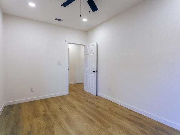 504 W Hammond Street , Fort Worth Texas 76115