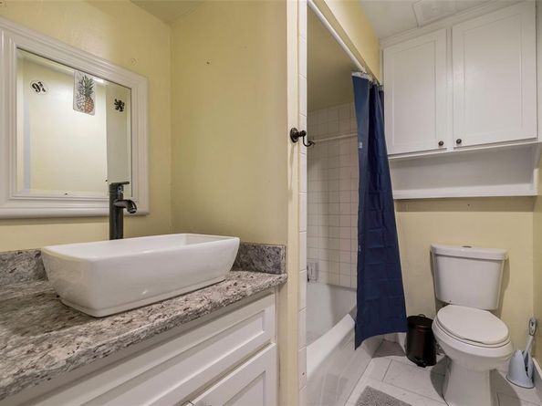 2012  Hollyhill Lane , Denton Texas 76205