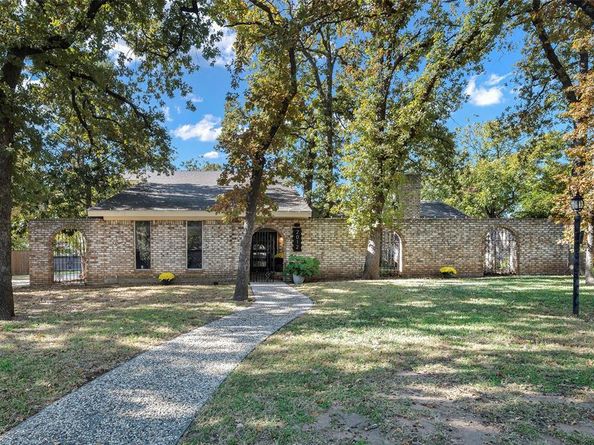 2012  Hollyhill Lane , Denton Texas 76205