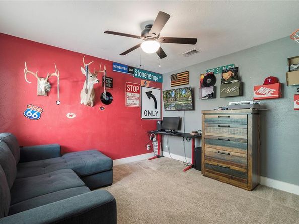 2012  Hollyhill Lane , Denton Texas 76205