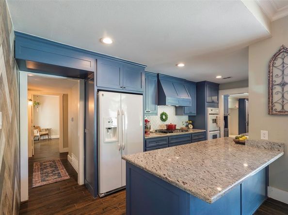 2012  Hollyhill Lane , Denton Texas 76205