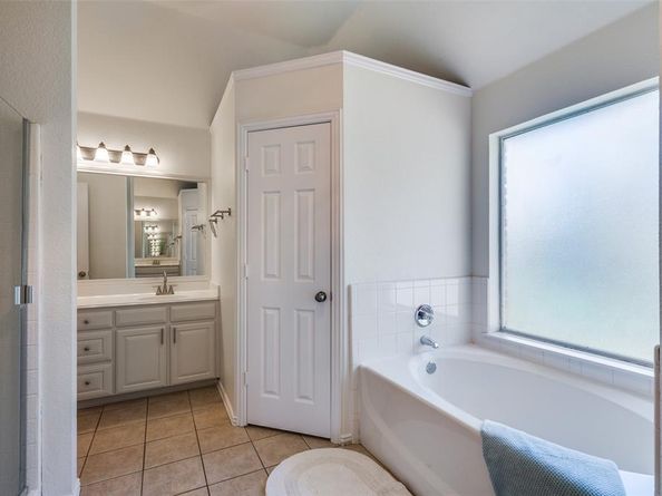 803 W Lonesome Dove Trail , Arlington Texas 76001