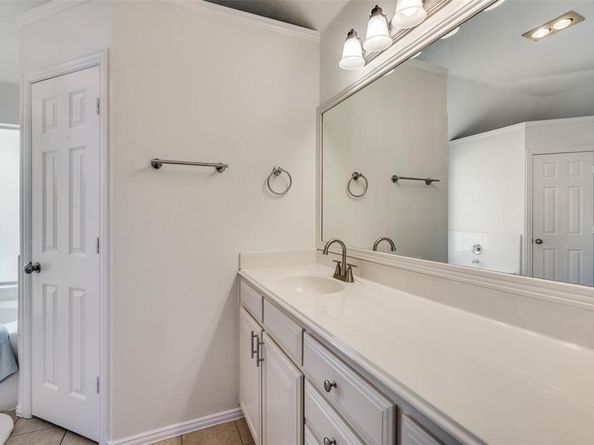 803 W Lonesome Dove Trail , Arlington Texas 76001