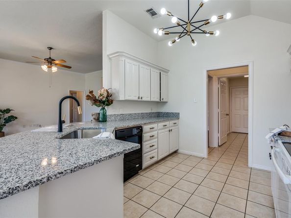 803 W Lonesome Dove Trail , Arlington Texas 76001