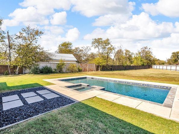 300 W Bell Street , Everman Texas 76140