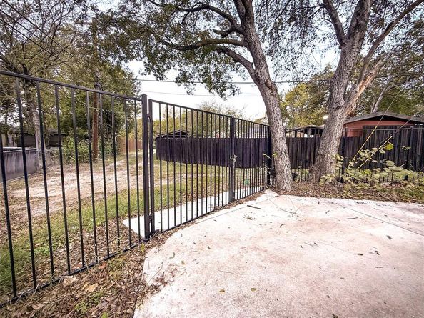 1315  Whitley Drive , Dallas Texas 75217