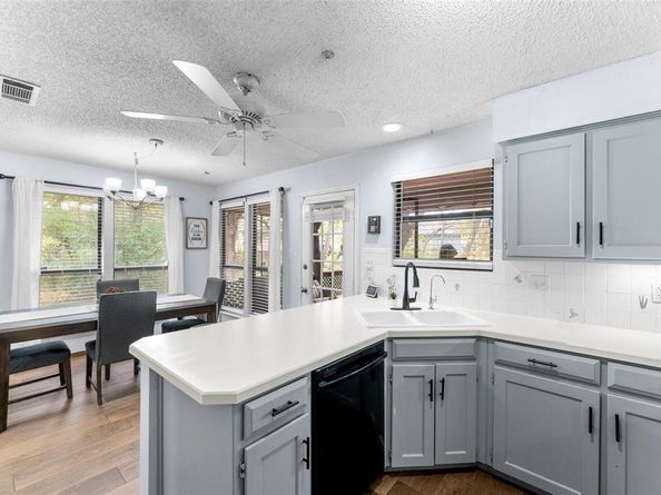 2705  Dover Gardens Drive , Arlington Texas 76017