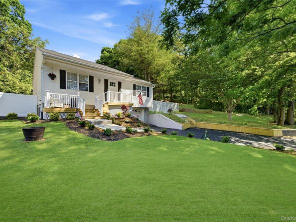 291 Locust Drive, Rocky Point NY 11778