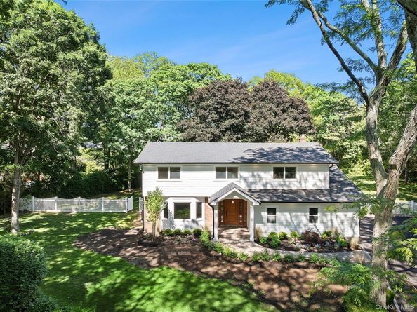 6 Washington Avenue, Dix Hills NY 11746