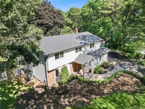 6 Washington Avenue, Dix Hills NY 11746
